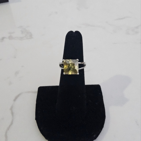 Yellow and Silver Geometric Star Ring - Picture 6 of 7